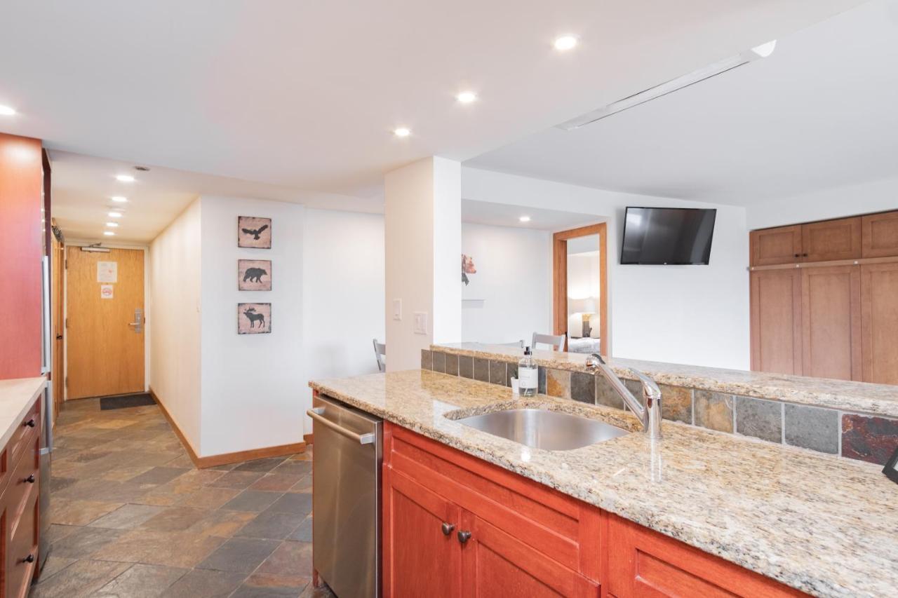 Carleton Lodge By Outpost Whistler Exterior photo